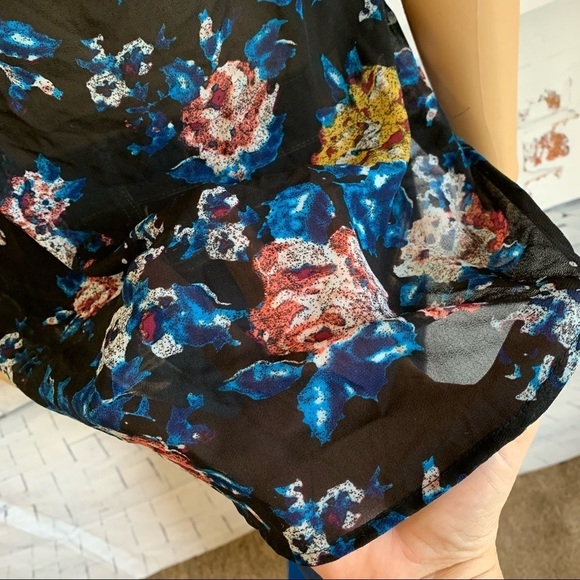 Sheer Floral Top - Picture 4 of 6